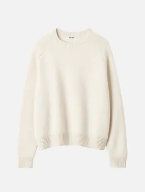 Boyfriend O-Neck Cashmere Sweater in Feather White