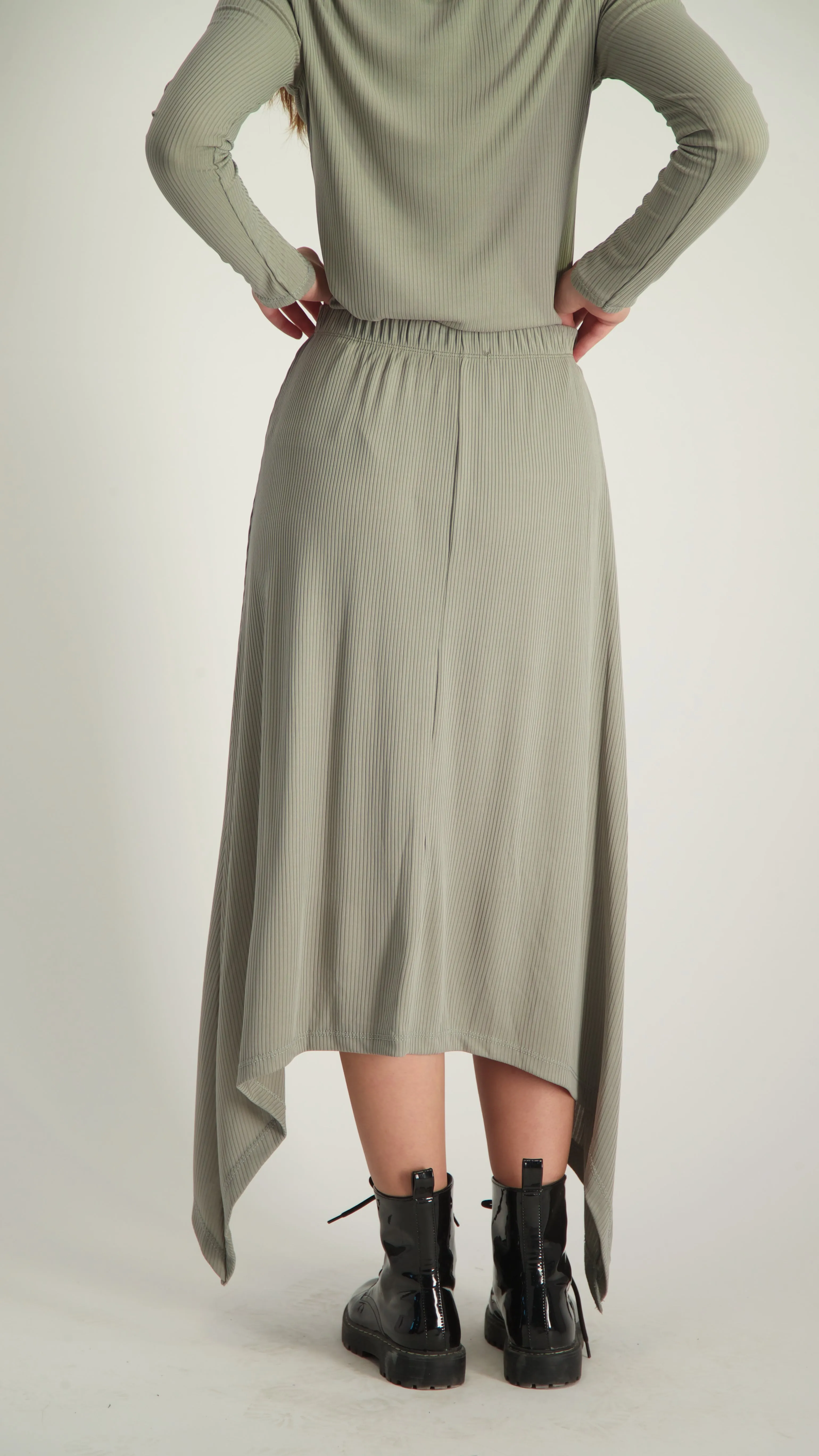 Ribbed Asymmetric Skirt / Olive