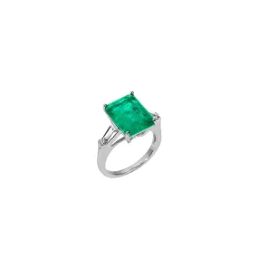 Sterling silver Emerald green ring with baguette side stones